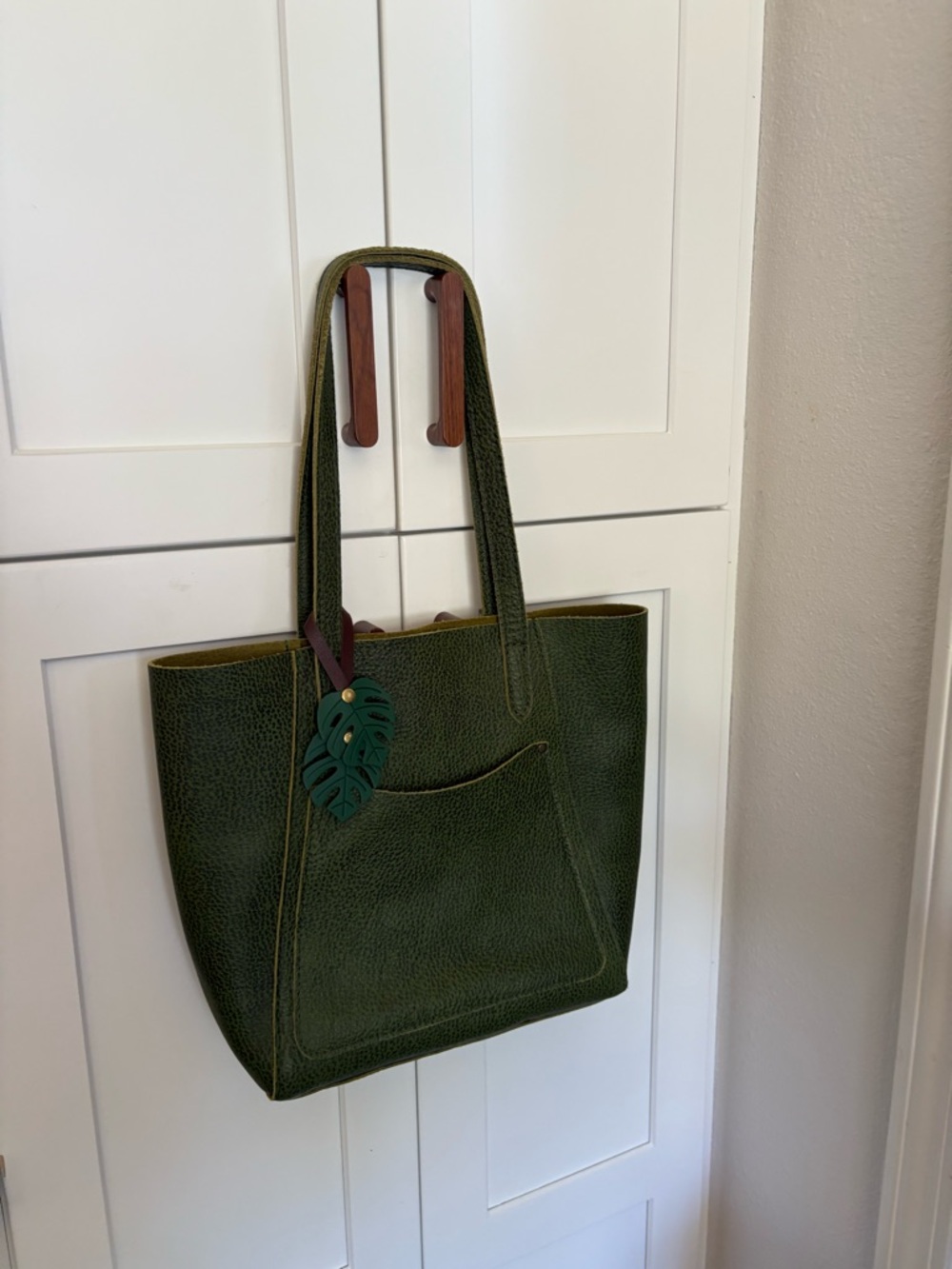 Portland Leather Classic Green Leather Tote Bag Large - Picture 10 of 15